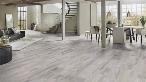 Ламинат Kronospan Сильверсайд Дрифтвуд в интерьере